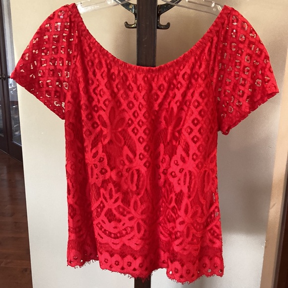 Cleo Red Top, with lace overlay, size large NWOT - Picture 4 of 4